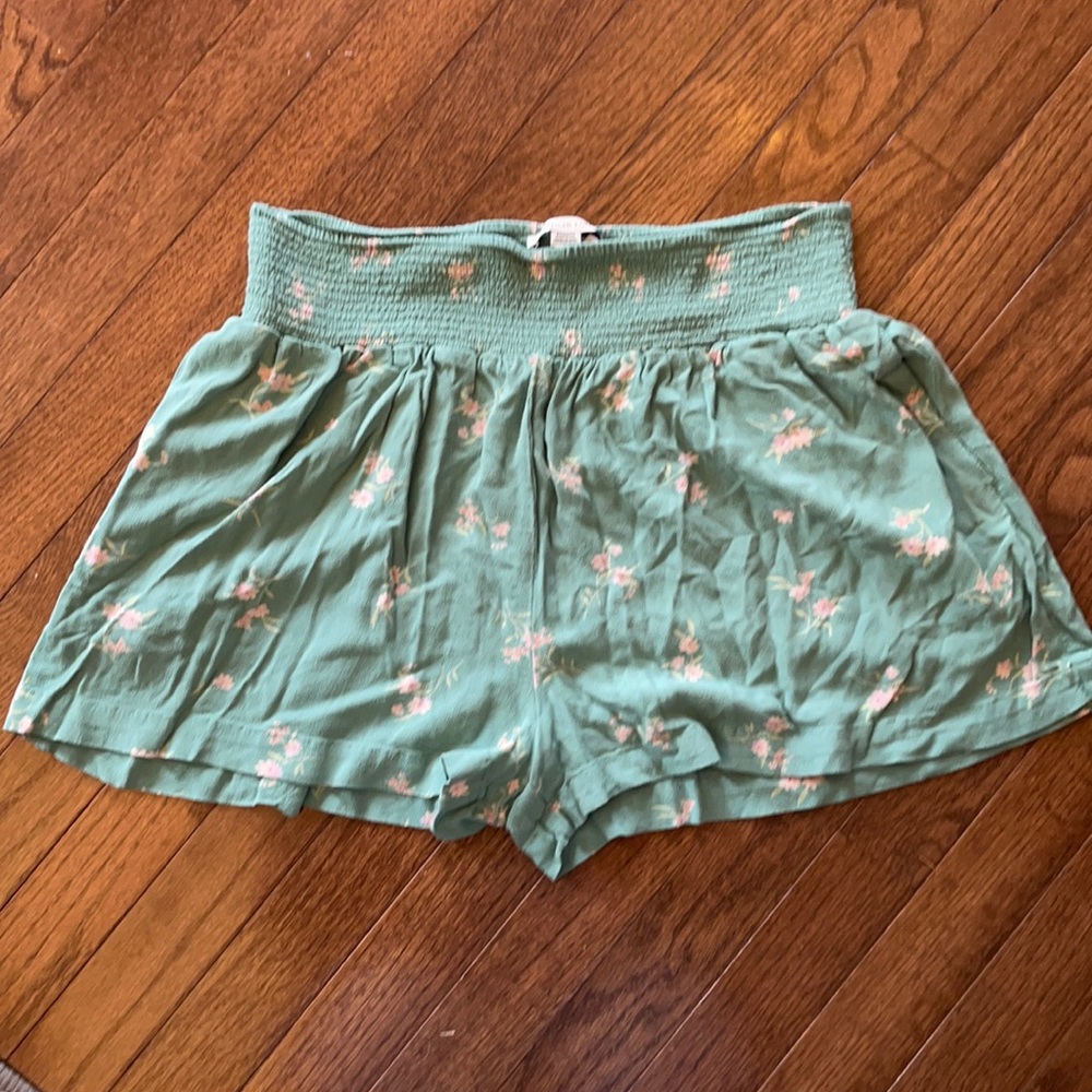 American Eagle Stretch Waist Shorts - Green Floral - Size Medium
